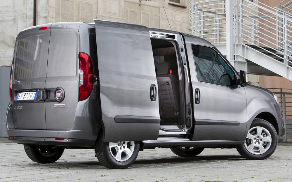 FIAT Doblo Cargo con Portellone Aperto FIAT Doblo Cargo con Portellone Aperto